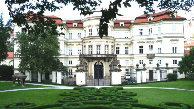 Němci chtějí Lobkovický palác, nabízejí za něj pozemek v centru Berlína