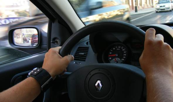 Poslanci chtějí vyhnat automobily z center měst