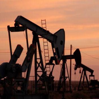 V Česku je nedostatek nafty, hrozí drastické zdražení