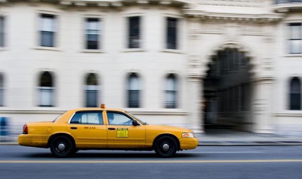 Pozor: Někteří pražští taxikáři kradou karty a pak vybírají peníze