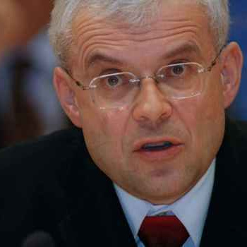 Lék ČSSD na nedostatek peněz v důchodovém systému? Ať lidé více platí