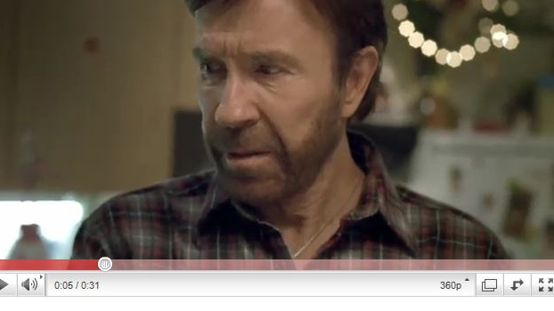 Chuck Norris v české reklamě neunikl americkým deníkům, přišel o neporazitelnost