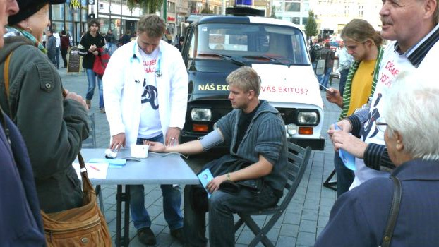 Kolik utratili lékaři za kampaň "Děkujeme odcházíme"?