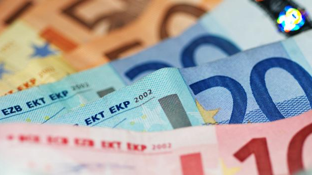 Snížená spotřební daň u nafty na Slovensku více peněz státu nepřinesla