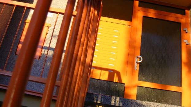 Při privatizaci bytů lidé přišli o stamiliardy korun