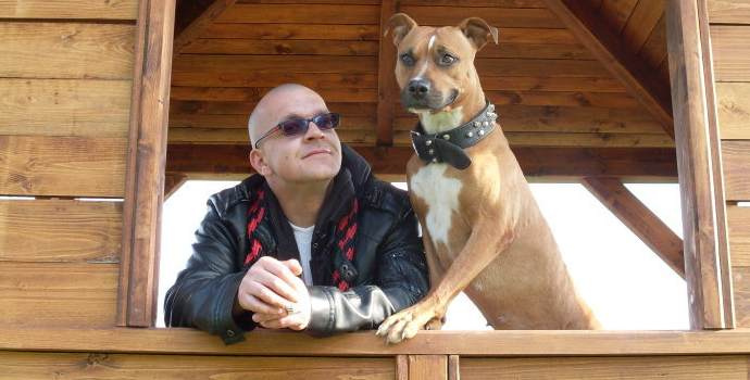 John: Poslanec Škárka je nezvěstný