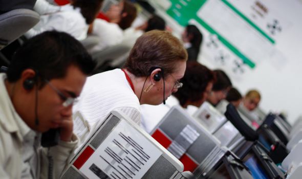 Průzkum: Zaměstnávání cizinců připravuje Čechy o práci, je jich tu prý moc