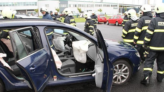 Česko má peníze na provoz policie a hasičů jen do listopadu