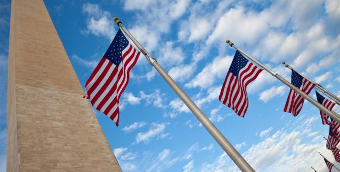 Zadlužení USA dosáhlo vrcholu, musí vybírat peníze z důchodových fondů