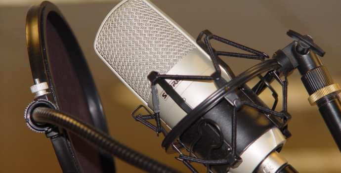 Důchodce provozuje soukromé radio, jeho zprávy poslouchají lídé z 20 obcí