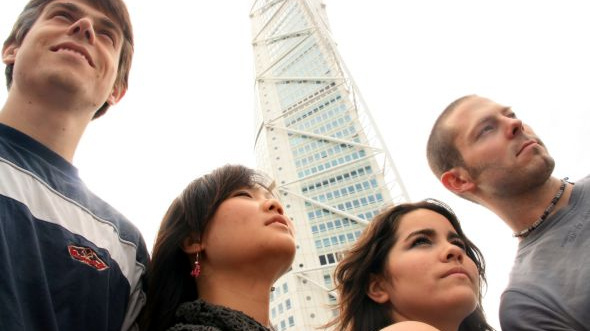 Břímě mladých: Mladí muži zaplatí důchod třikrát!