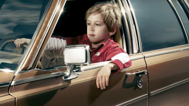 Kdo uhradí stopaři škodu v případě autonehody?