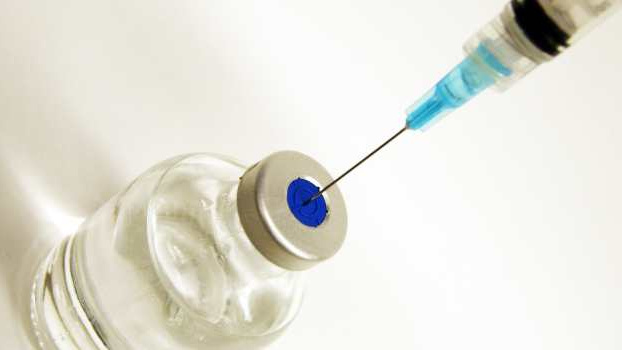 Očkování proti chřipce mají nově podle vlády platit pojišťovny