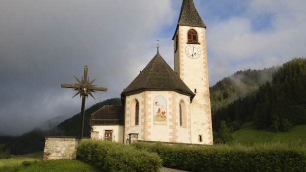 Hašek z ČSSD: V době škrtů a úspor je odškodnění církví neúnosné