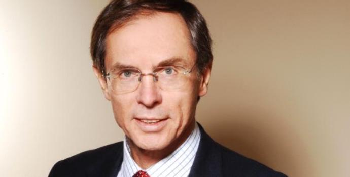 Jan Švejnar: Před hrozbou krize by pomohlo další zadlužení