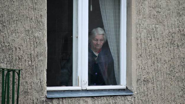 Důchodci prý už nemají na nájmy. Musí se stěhovat