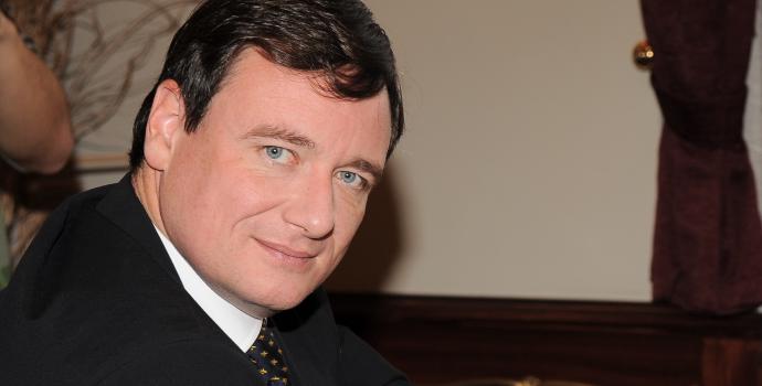 Hejtman Rath vyvedl z nemocnic 19 milionů. Tají kam