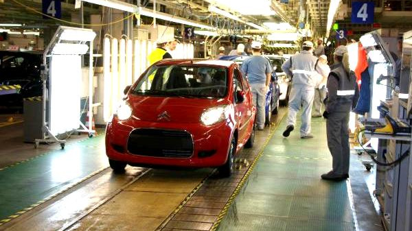 Průměrné mzdy v automobilovém průmyslu ČR vzrostly ke třiceti tisícům