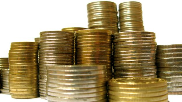 Spotřebitelský úvěr mají dva lidé ze tří, každý dluží téměř třista tisíc