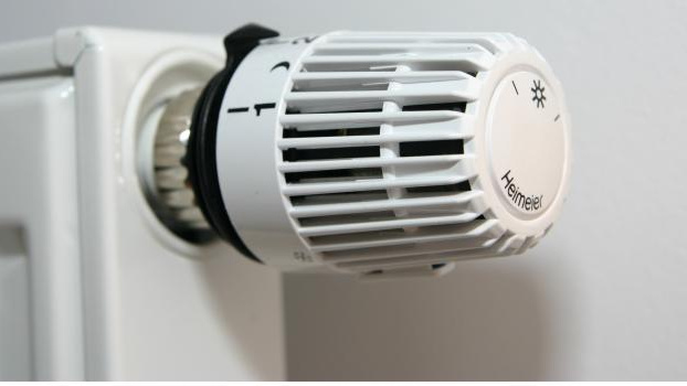 Začíná topná sezóna, jak topit nejlevněji?