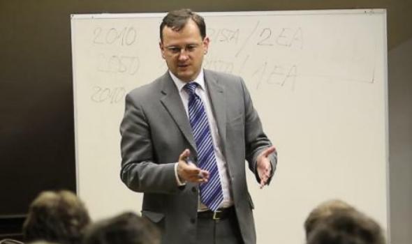 Nečas: Demokracie je přes všechny problémy úspěšná