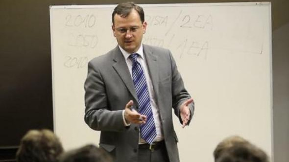 Nečas: Demokracie je přes všechny problémy úspěšná