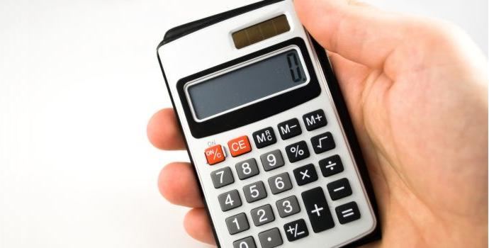 Jak na tom budou naše platy příští rok? Co věští analytici?