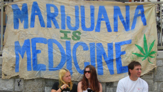 Experti: Konopí léčí, měly by ho proplácet pojišťovny