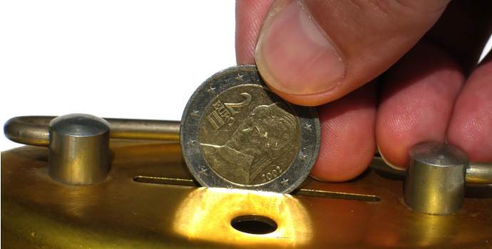 Spořící účty nabízejí v roce 2012 mizivé úroky