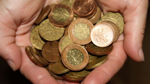 Půjčky lidí trhají rekordy. Na hlavu dlužíme témeř 106tisíc korun