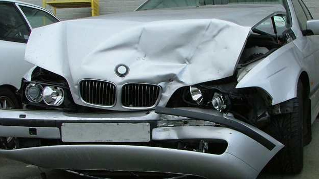 Pojišťovny neoprávněně krátí pojistné plnění při autonehodách