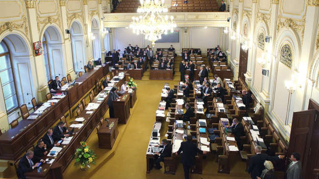 Propustíme půlku poslanců? Ušetříme sto milionů korun