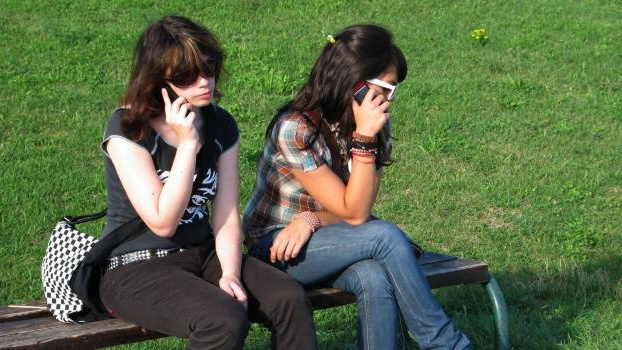 Operátoři musí opět zlevnit mezinárodní hovory, rozhodla EU