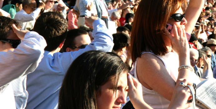 Radši přijdeme o část platu než o práci, říkají lidé