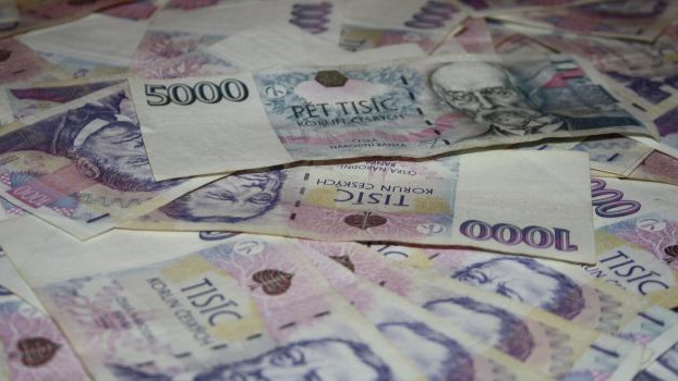 Češi si loni rozdělili na výhrách téměř 100 miliard korun
