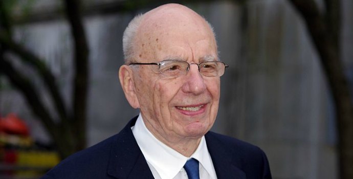 Rupert Murdoch odstoupil z vedení několika britských novin
