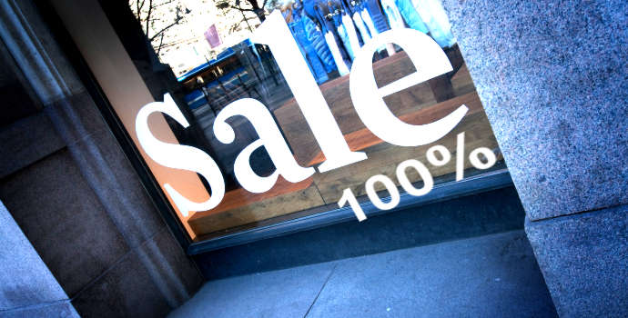 Lidé stále šetří. Tržby v červnu opět klesly