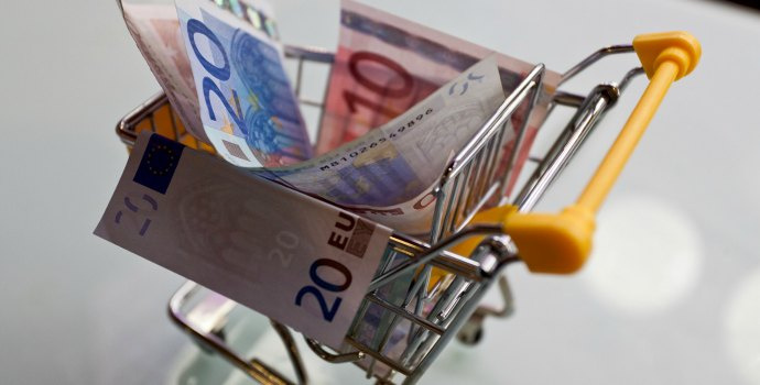 Tržby obchodníků od jara poprvé stoupají, roste i výběr DPH