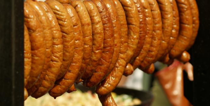 Lidé stále nejvíce šetří na potravinách