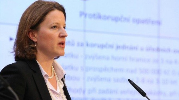 Vícepremiérka Peake: Vláda může ušetřit až 16 miliard a já vím jak!