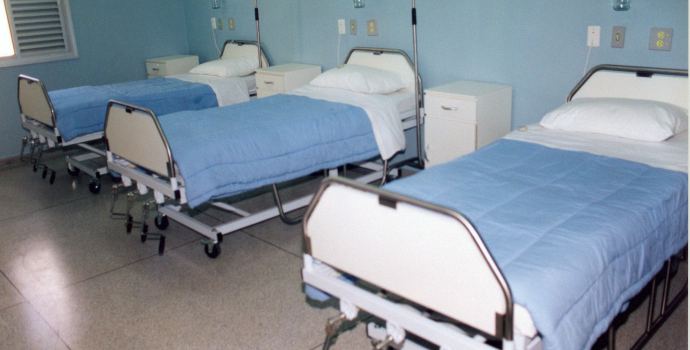 Pojišťovny šetří, dvanáct nemocnic skončí s akutní lůžkovou péčí