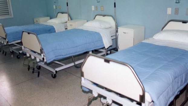 Pojišťovny šetří, dvanáct nemocnic skončí s akutní lůžkovou péčí