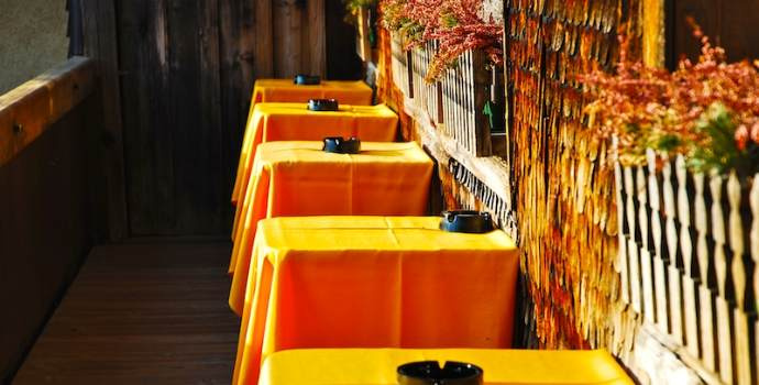 Prohibice dál řádí, obchodníci i restauratéři přišli už o pětinu příjmů