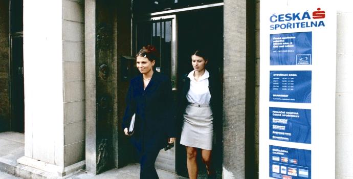 dTest hrozí České spořitelně žalobou kvůli poplatku za vedení úvěru