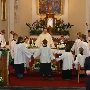 Církve "dnes získaly" desítky miliard. Kdo se jim o ně postará?