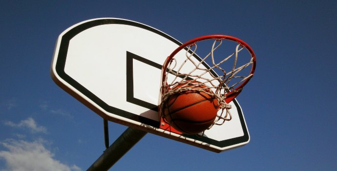 Daň z drog, oken, nebo za koš v basketbalu, i to je realia