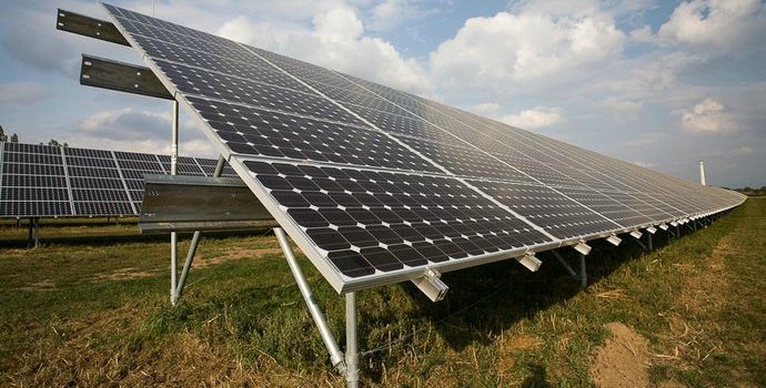 Solární elektrárny: Naivní hloupost, nebo úmyslná "loupež"?