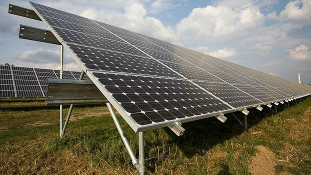 Solární elektrárny: Naivní hloupost, nebo úmyslná "loupež"?