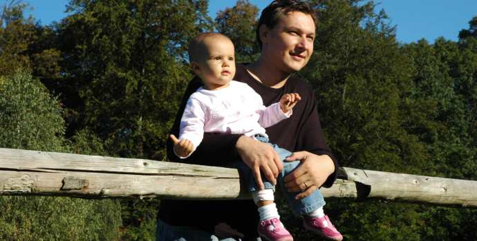 Občanský zákoník: Muži mají delší lhůtu na popření otcovství