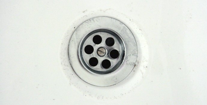 Majitelům nemovitostí rostou povinnosti. Jsou Kanalizační přípojky tunel na majitele domů?